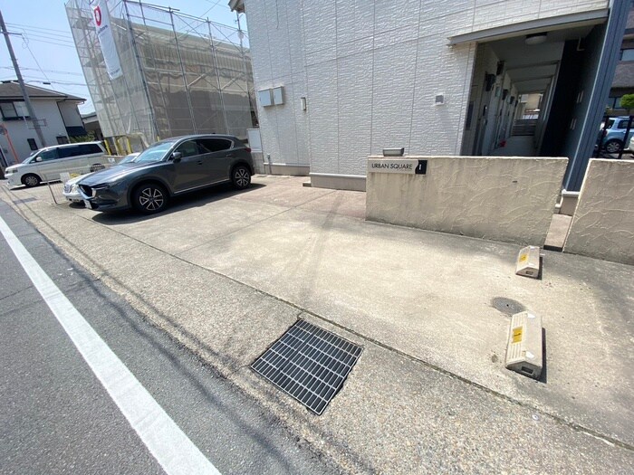 物件外観写真5　(駐車場)