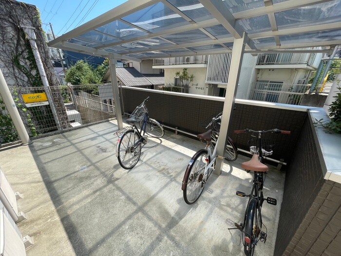 物件外観写真3　(駐輪場)