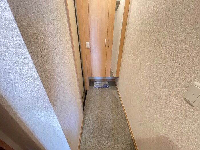 物件内観写真16　(玄関)