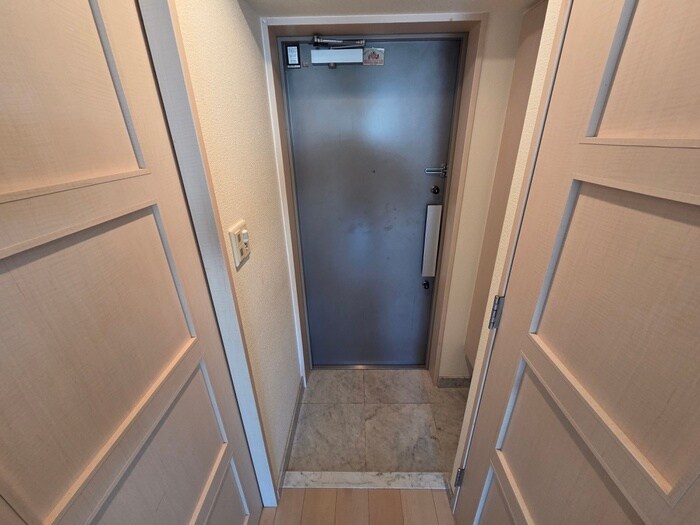 物件内観写真10　(玄関)