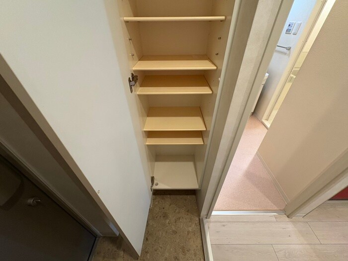 物件内観写真18　(靴箱)