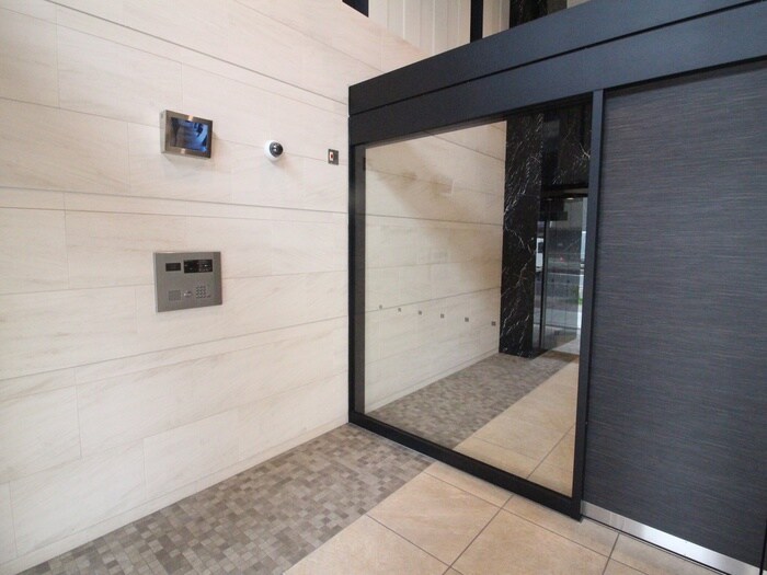 物件外観写真2　(エントランス部分)