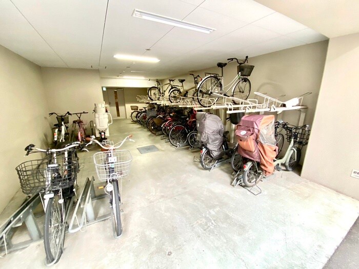 物件外観写真3　(駐輪場)