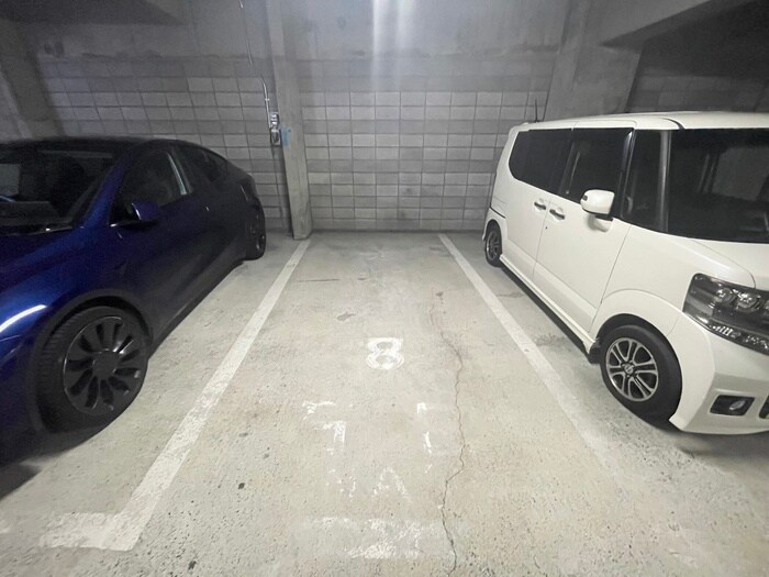 物件外観写真4　(駐車場)