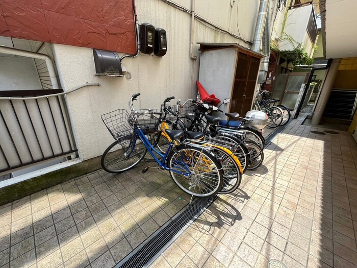 物件外観写真2　(駐輪場)