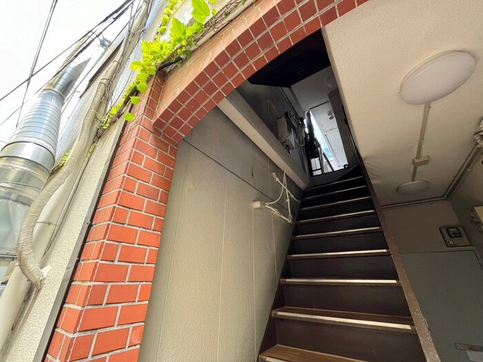 物件外観写真4　(エントランス部分)