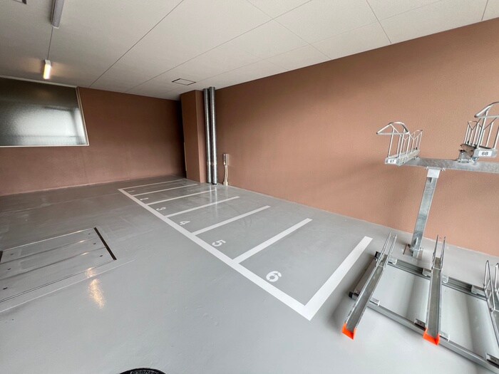 物件外観写真3　(バイク置き場)