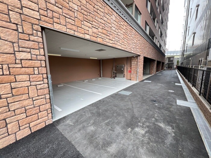 物件外観写真4　(駐車場)