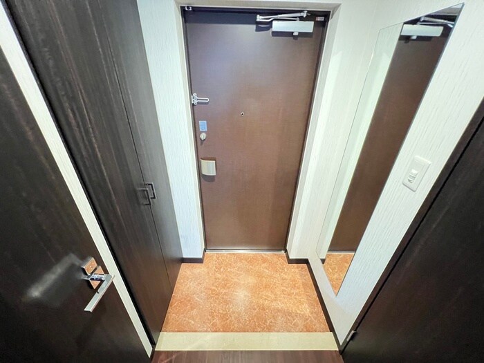 物件内観写真16　(玄関)