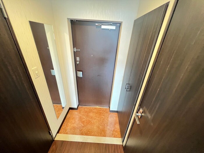 物件内観写真18　(玄関)