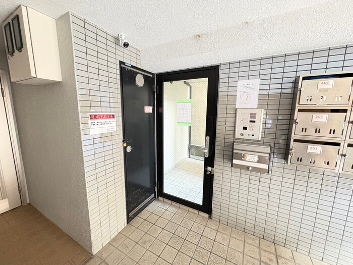 物件外観写真2　(エントランス部分)