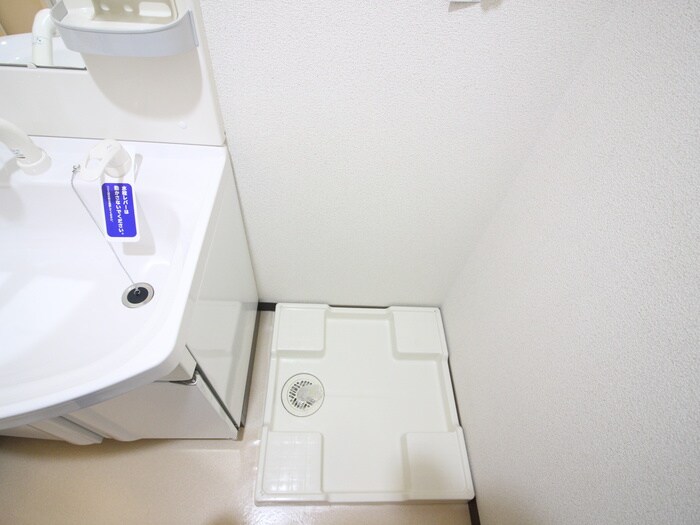 物件内観写真12　(洗濯機置場)