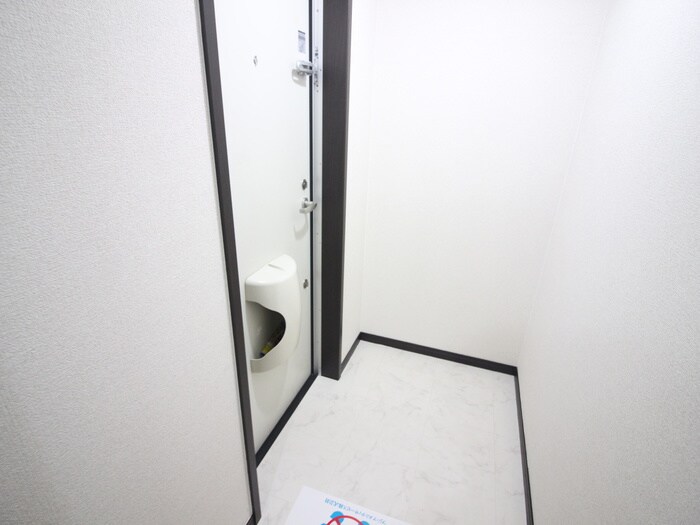 物件内観写真16　(玄関)