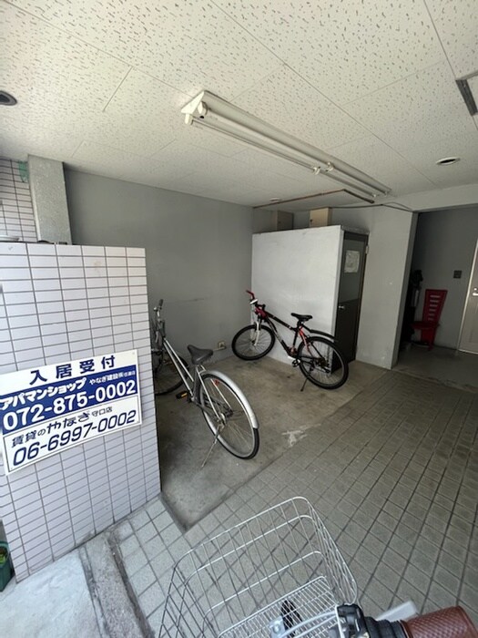 物件外観写真4　(駐輪場)