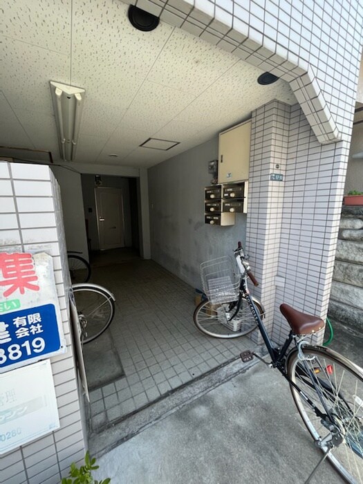 物件外観写真5　(エントランス部分)