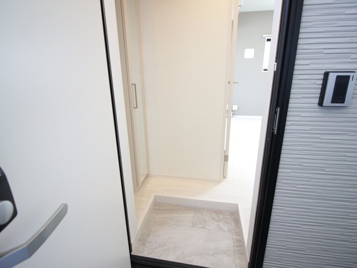 物件内観写真15　(玄関)