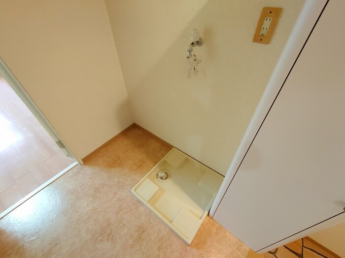 物件内観写真12　(洗濯機置場)