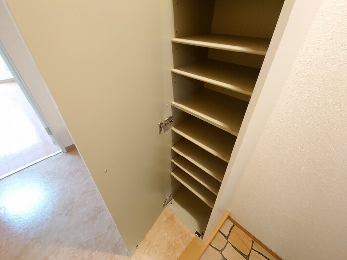 物件内観写真15　(靴箱)