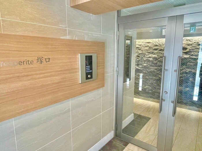 物件外観写真4　(エントランス部分)