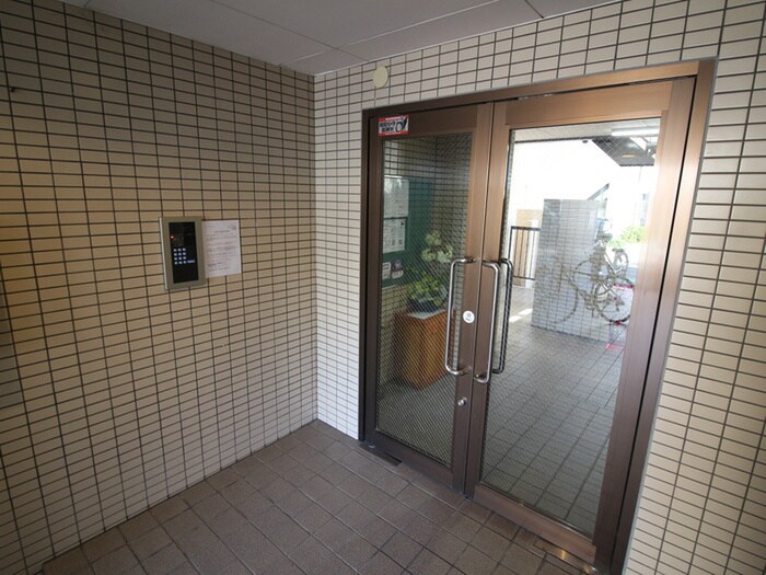 物件外観写真5　(エントランス部分)