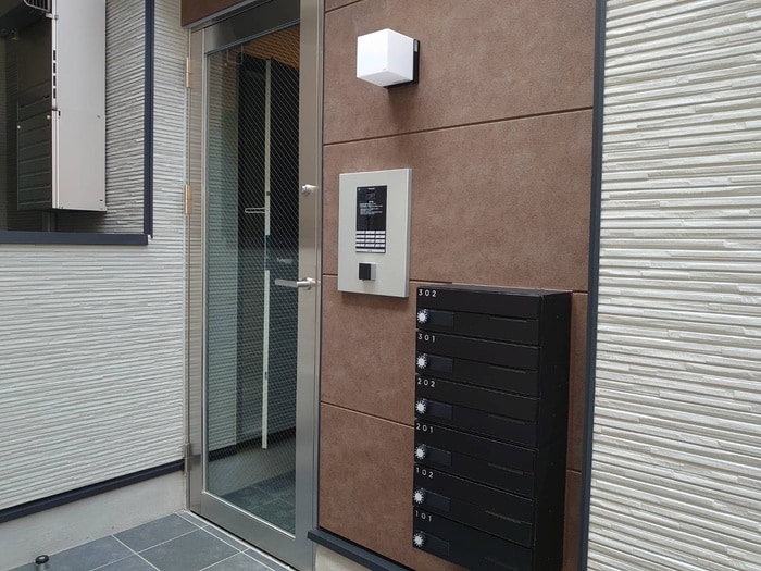 物件外観写真3　(エントランス部分)