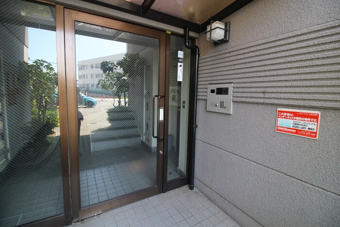 物件外観写真3　(エントランス部分)