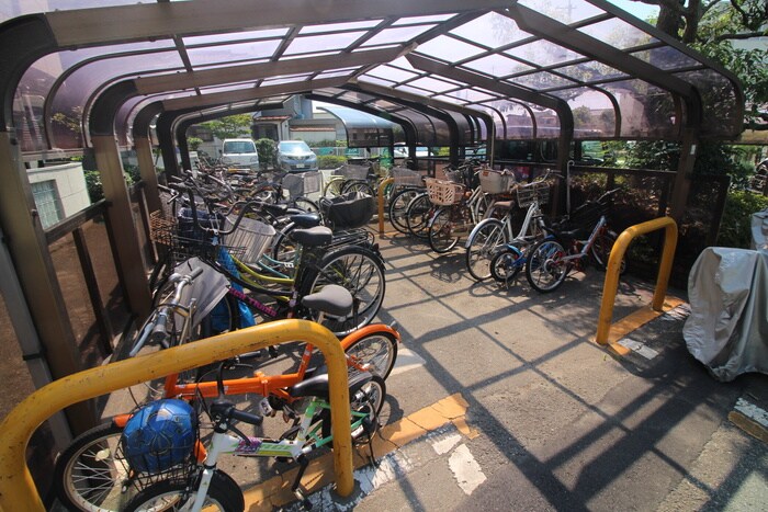 物件外観写真4　(駐輪場)