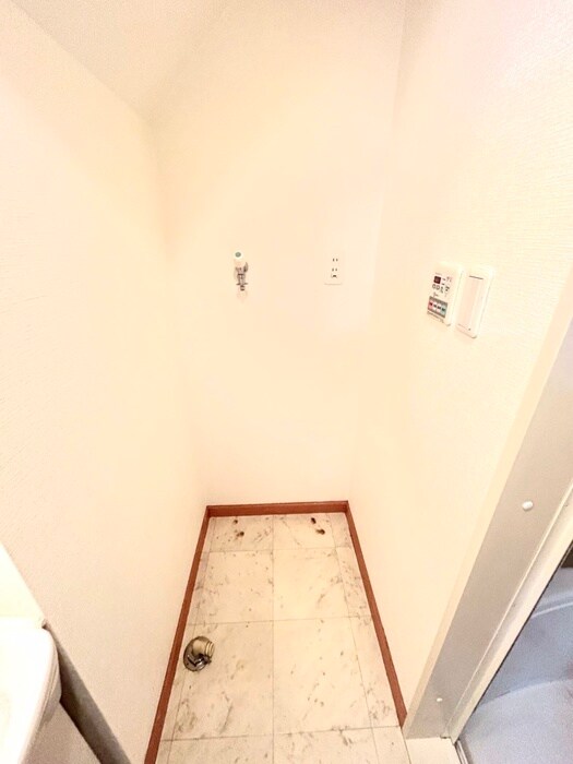 物件内観写真9　(洗濯機置場)