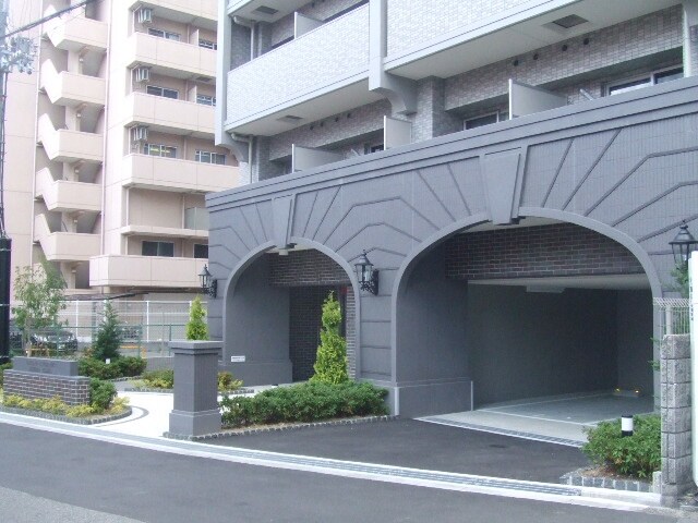 物件外観写真1　(エントランス部分)