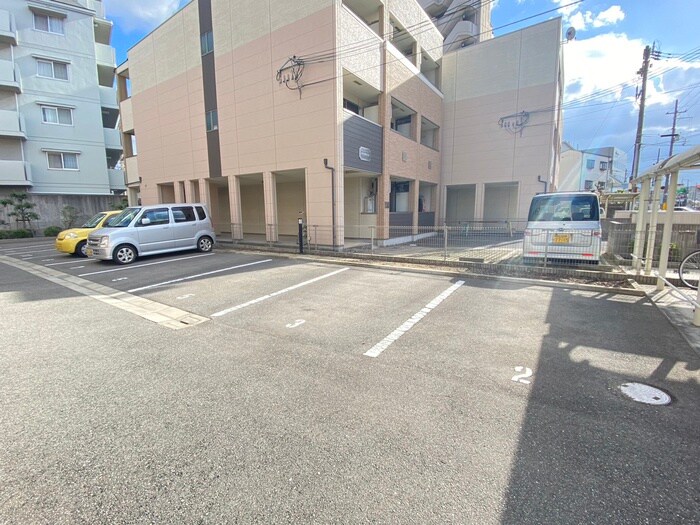 物件外観写真6　(駐車場)