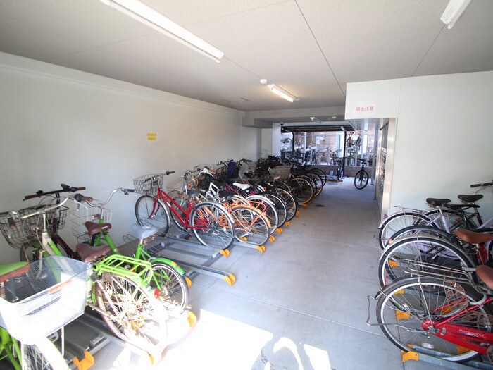 物件外観写真6　(駐輪場)