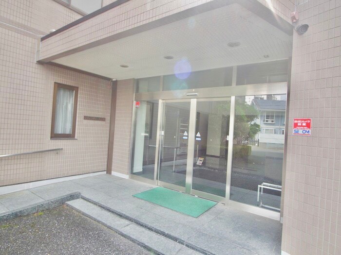 物件外観写真4　(エントランス部分)