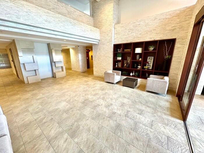 物件外観写真2　(エントランス部分)