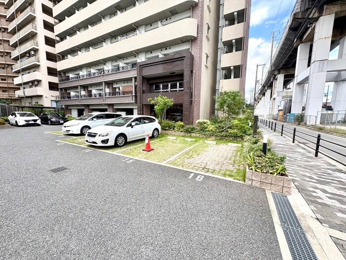 物件外観写真4　(駐車場)