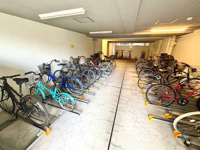物件外観写真5　(駐輪場)
