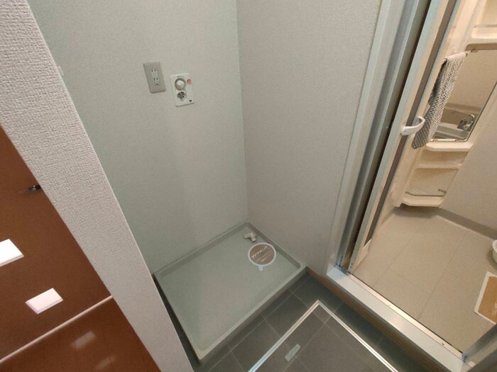 物件内観写真17　(洗濯機置場)