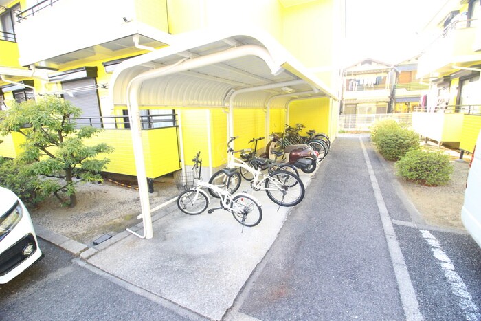 物件外観写真3　(駐輪場)
