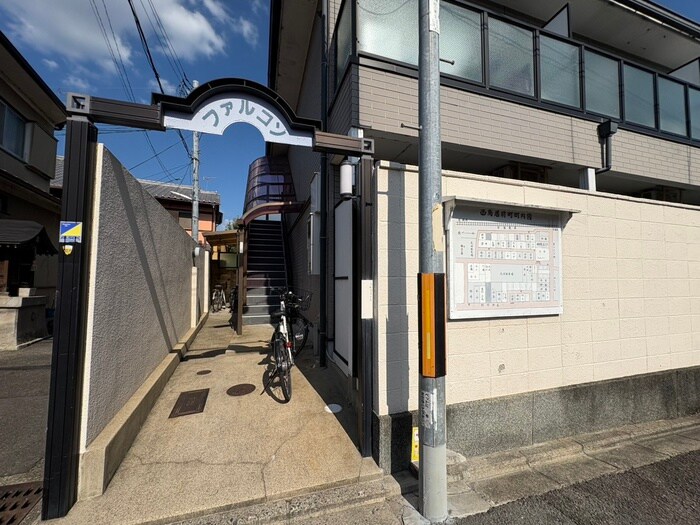 物件外観写真3　(エントランス部分)