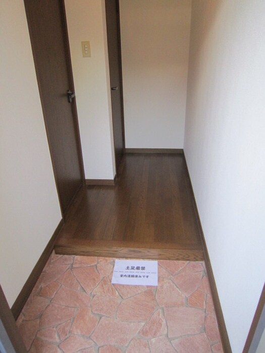 物件内観写真13　(玄関)