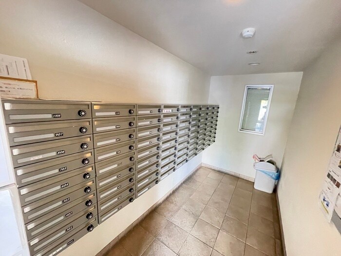 物件外観写真4　(バイク置き場)