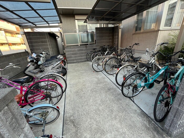物件外観写真5　(駐輪場)