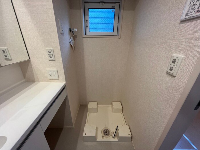 物件内観写真10　(洗濯機置場)