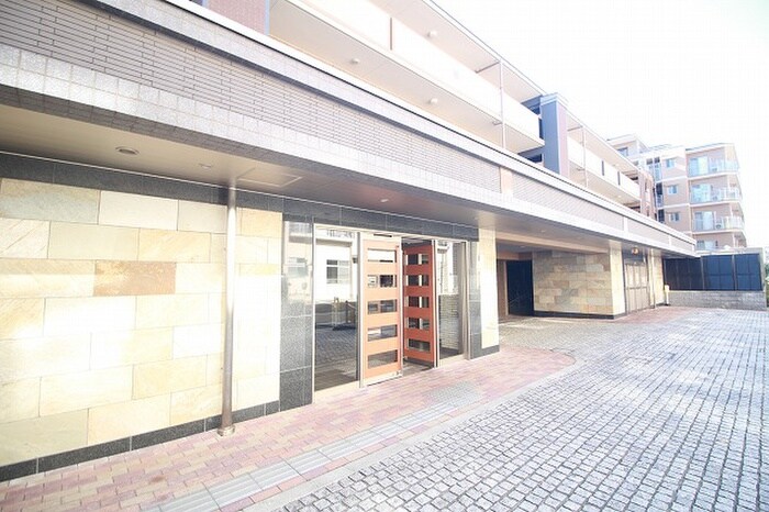 物件外観写真3　(エントランス部分)