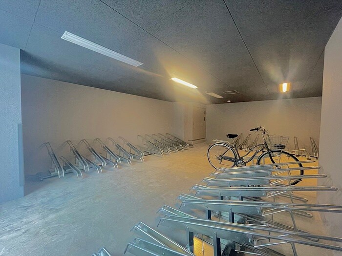 物件外観写真2　(駐輪場)