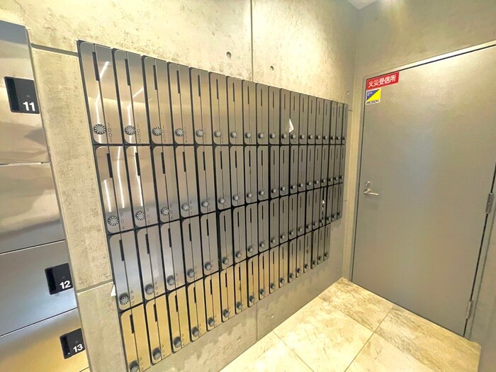 物件外観写真5　(エントランス部分)