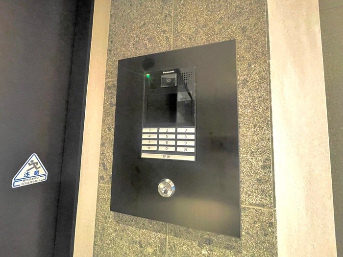 物件外観写真6　(エントランス部分)