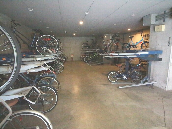 物件外観写真4　(駐輪場)