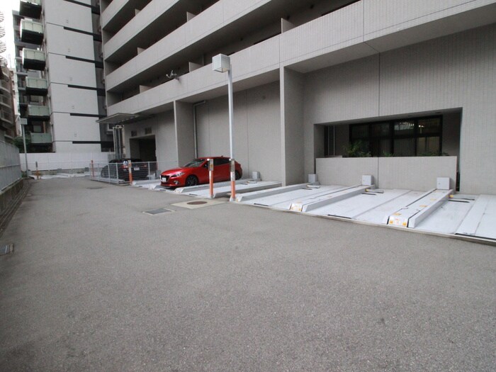 物件外観写真5　(駐車場)