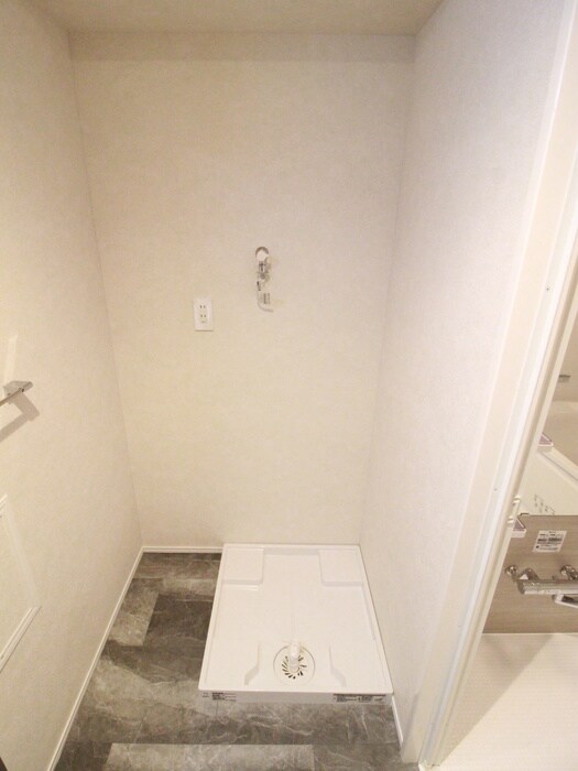 物件内観写真18　(洗濯機置場)