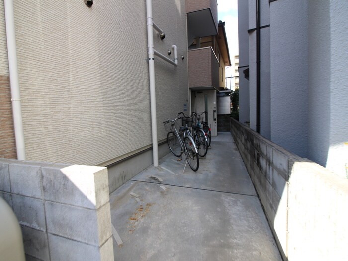 物件外観写真6　(駐輪場)